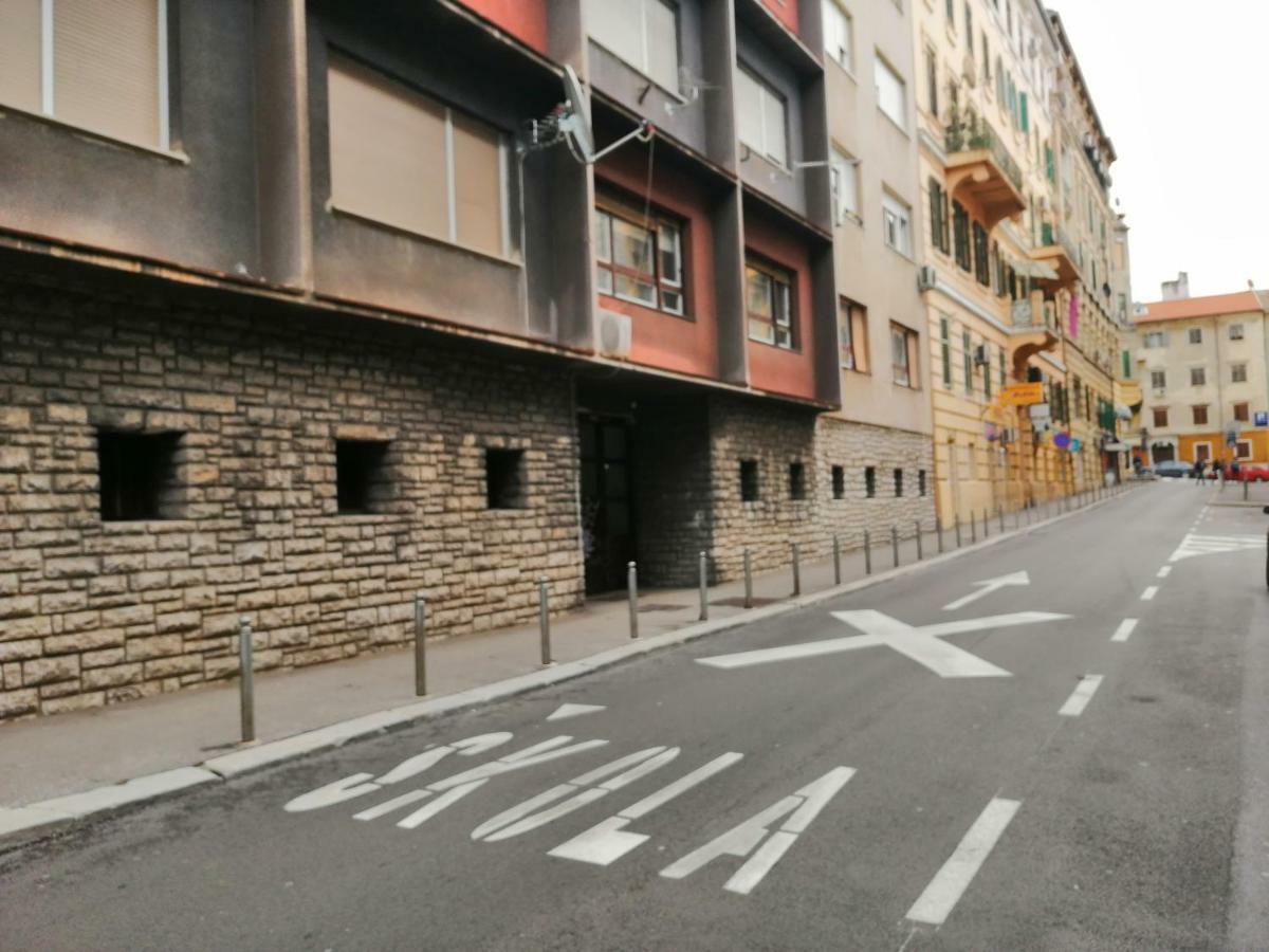 My Sun Lägenhet Rijeka Exteriör bild
